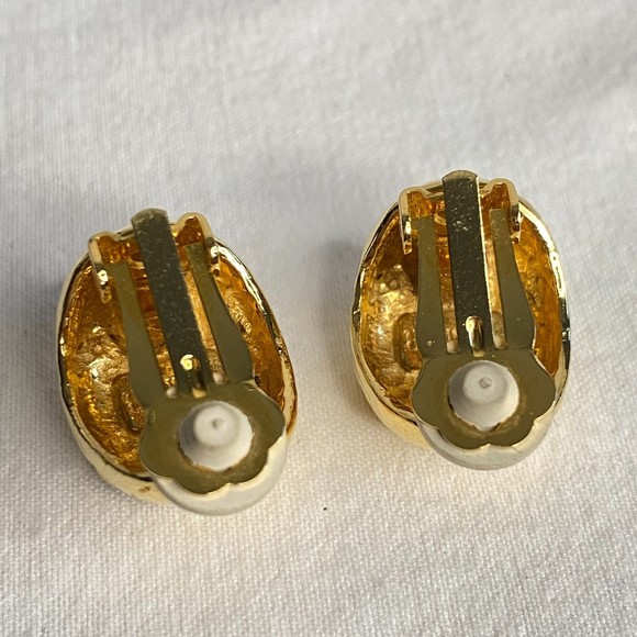 Tanner Clip On Earrings Pegasus Intaglio Carnelian Stone With Gold Tone Rim - Picture 5 of 9